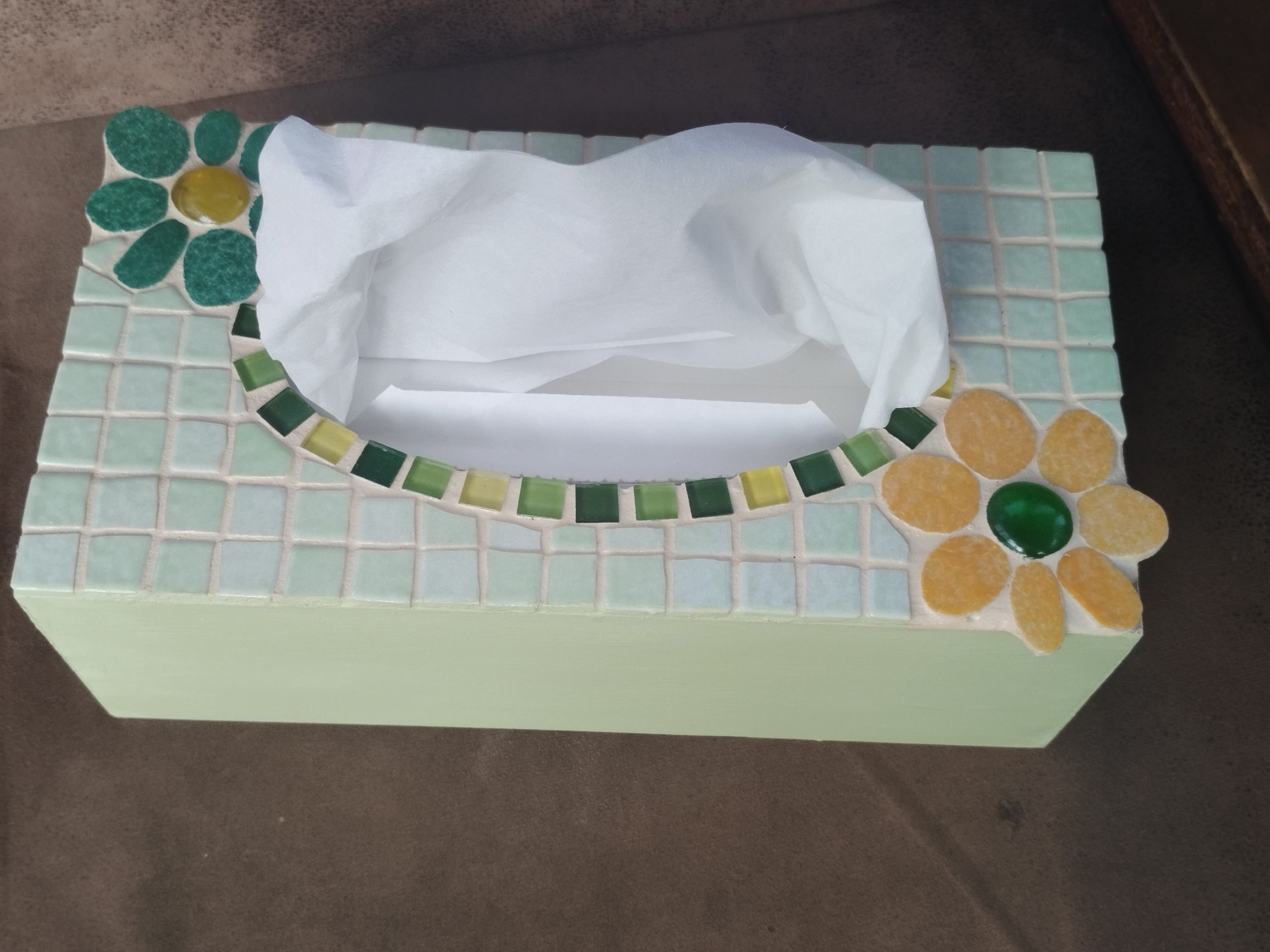 boite à mouchoirs en mosaïque