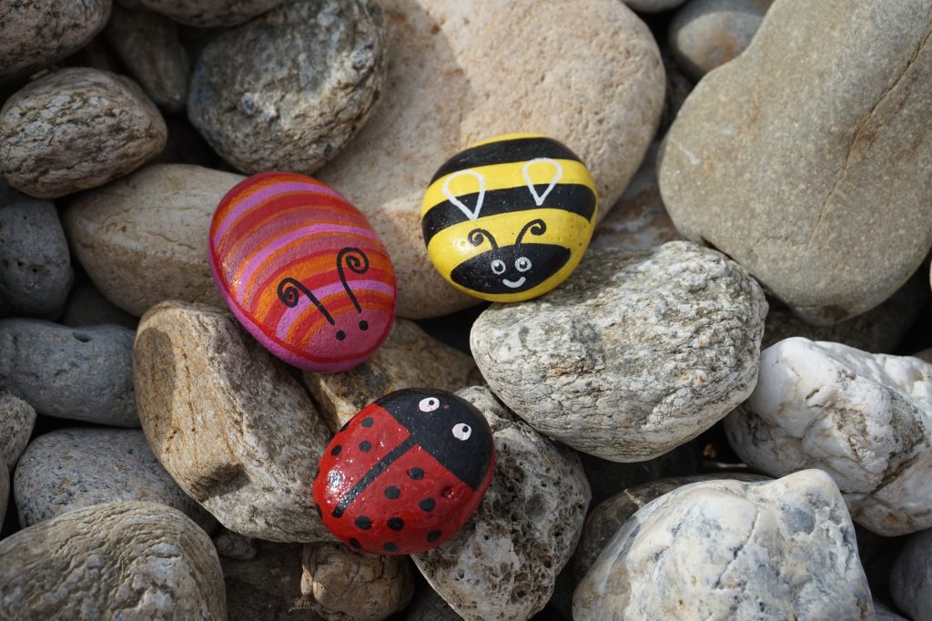 animaux peints sur galet