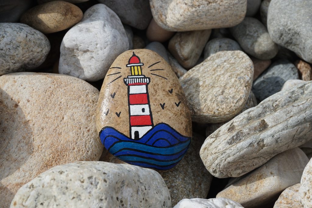 galet avec un phare